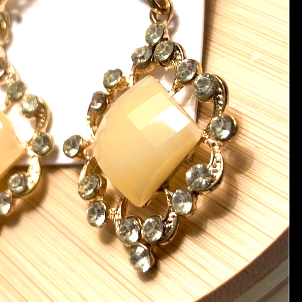 Elegant Gold and Yellow Earrings - Picture 5 of 9